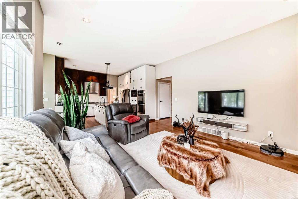 Photo 11 of 145 Straddock Terrace Sw, Calgary AB