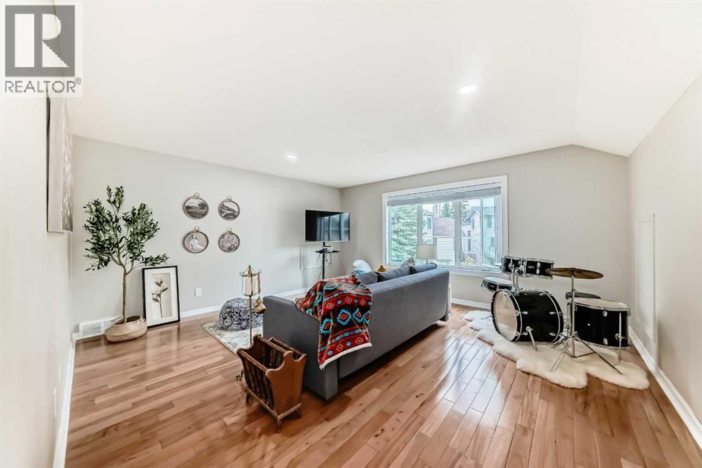 Photo 37 of 145 Straddock Terrace Sw, Calgary AB