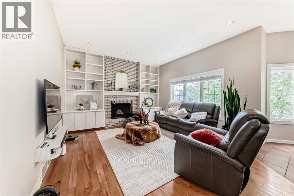 Photo 9 of 145 Straddock Terrace Sw, Calgary AB