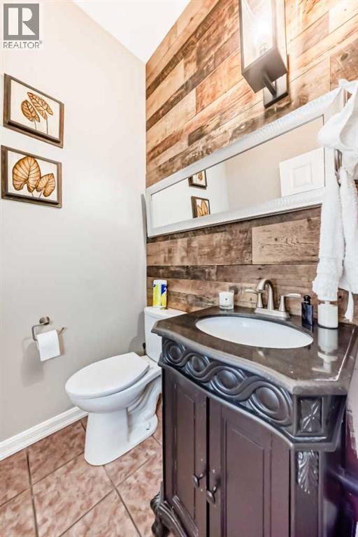 Photo 23 of 145 Straddock Terrace Sw, Calgary AB