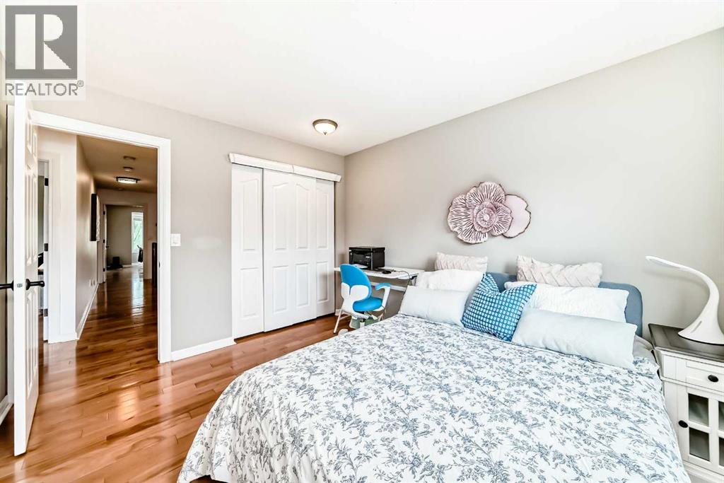 Photo 31 of 145 Straddock Terrace Sw, Calgary AB