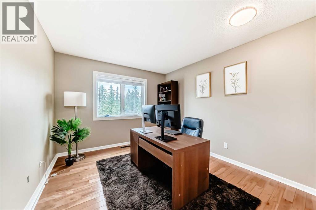 Photo 33 of 145 Straddock Terrace Sw, Calgary AB