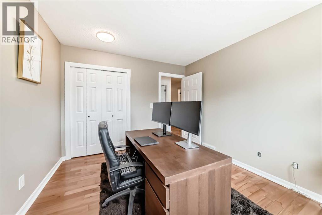 Photo 34 of 145 Straddock Terrace Sw, Calgary AB