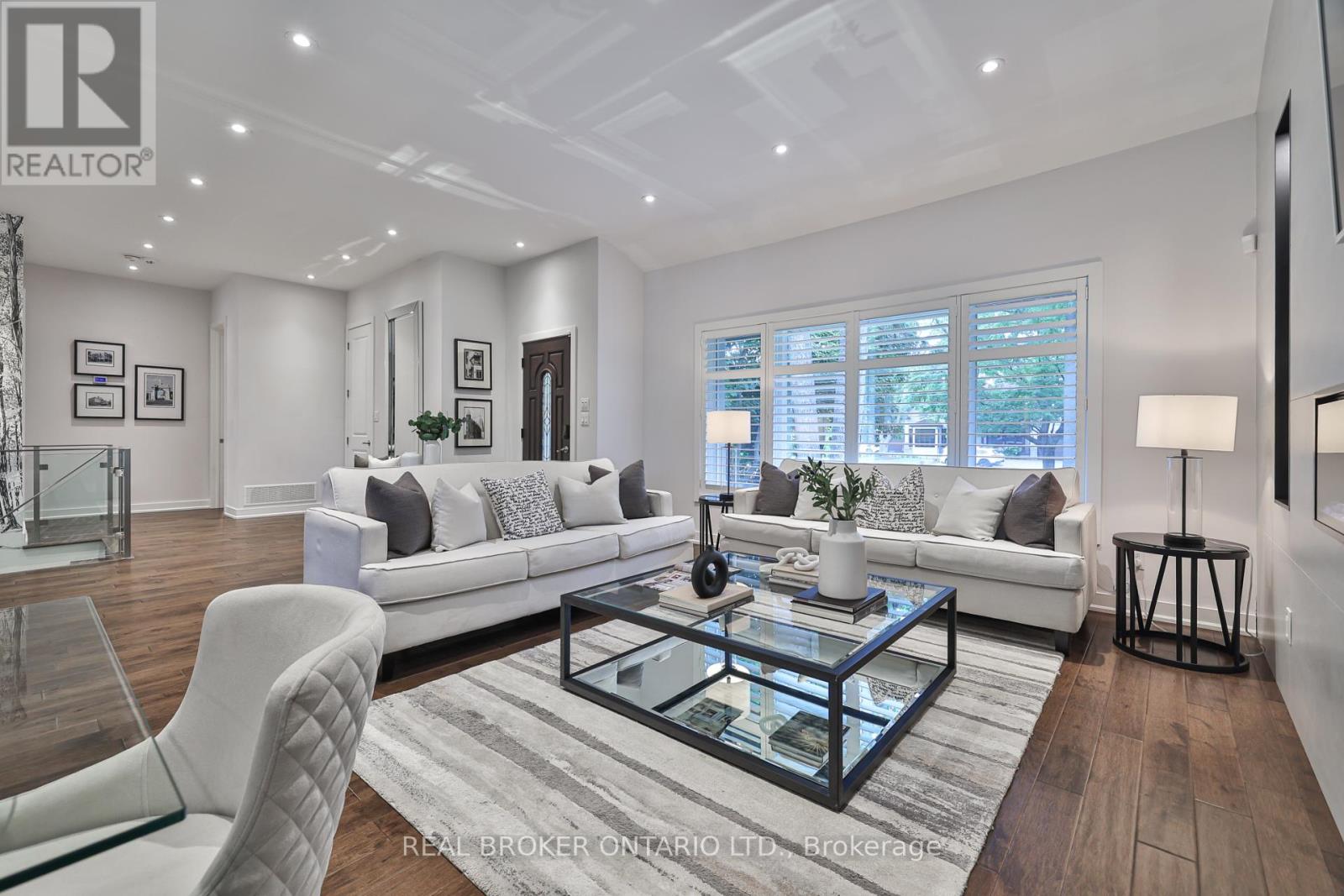 Photo 10 of 2054 Rebecca Street, Oakville ON