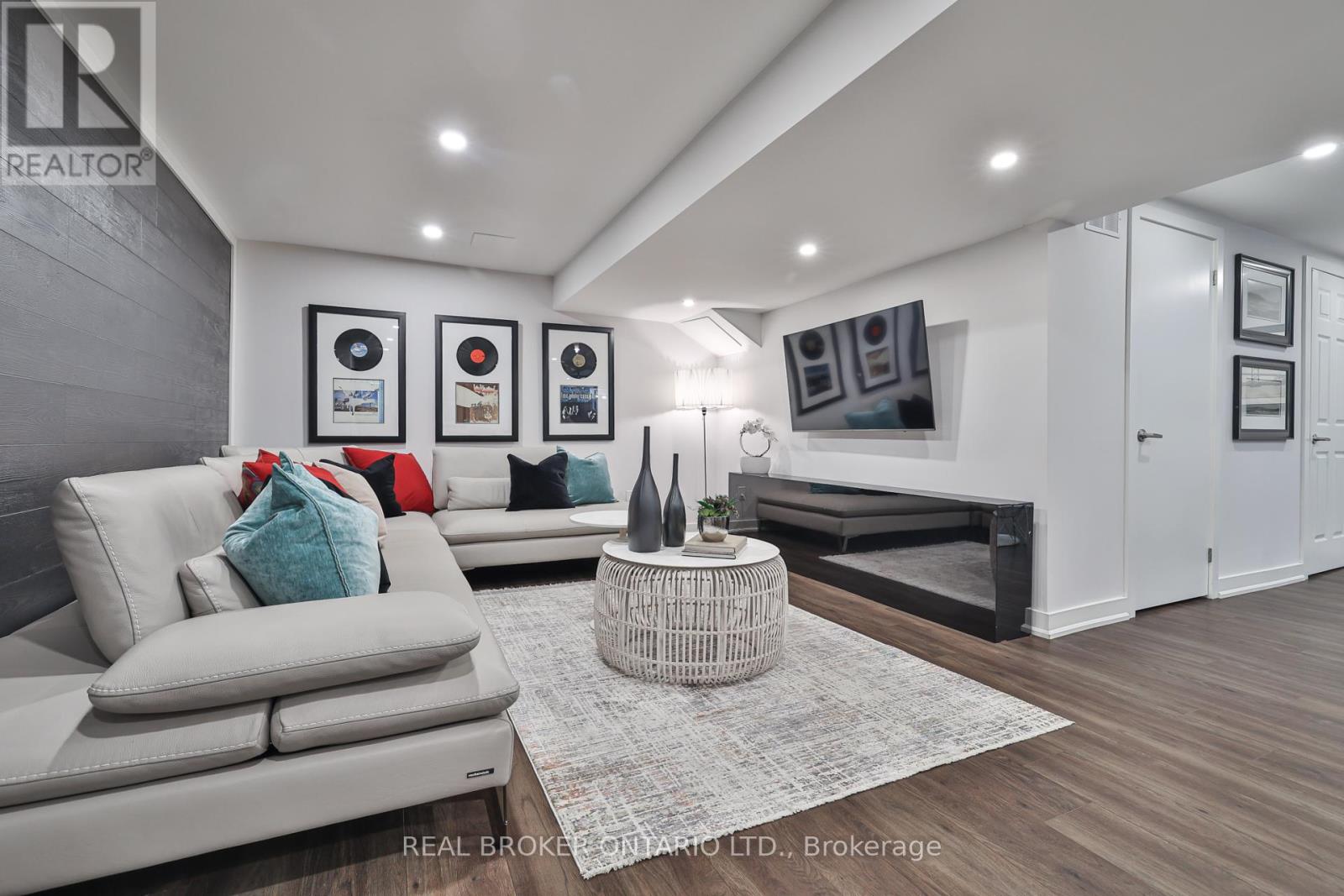 Photo 31 of 2054 Rebecca Street, Oakville ON