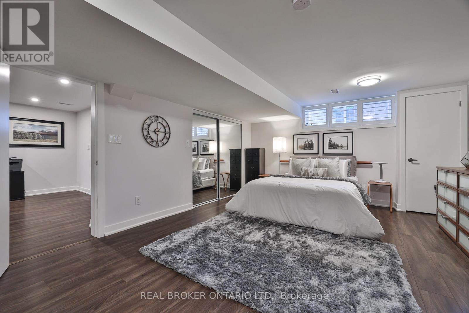 Photo 36 of 2054 Rebecca Street, Oakville ON