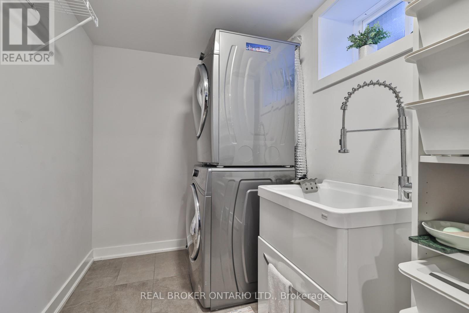 Photo 38 of 2054 Rebecca Street, Oakville ON