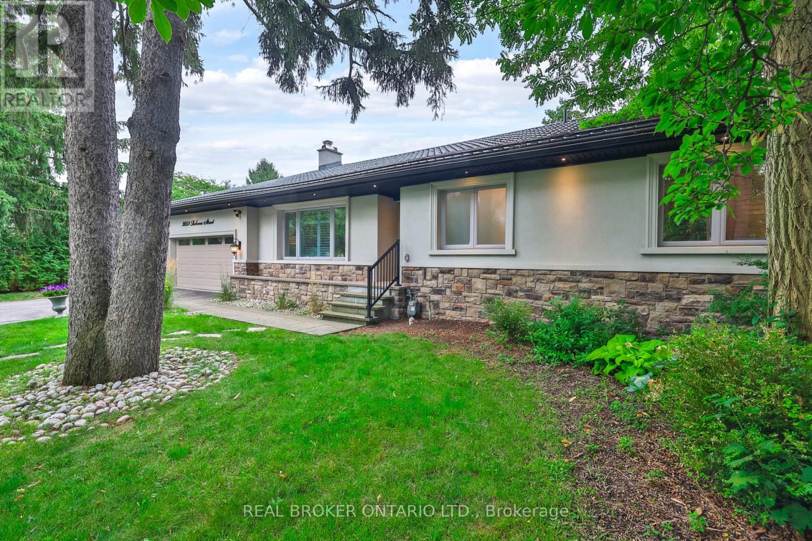 Photo 45 of 2054 Rebecca Street, Oakville ON