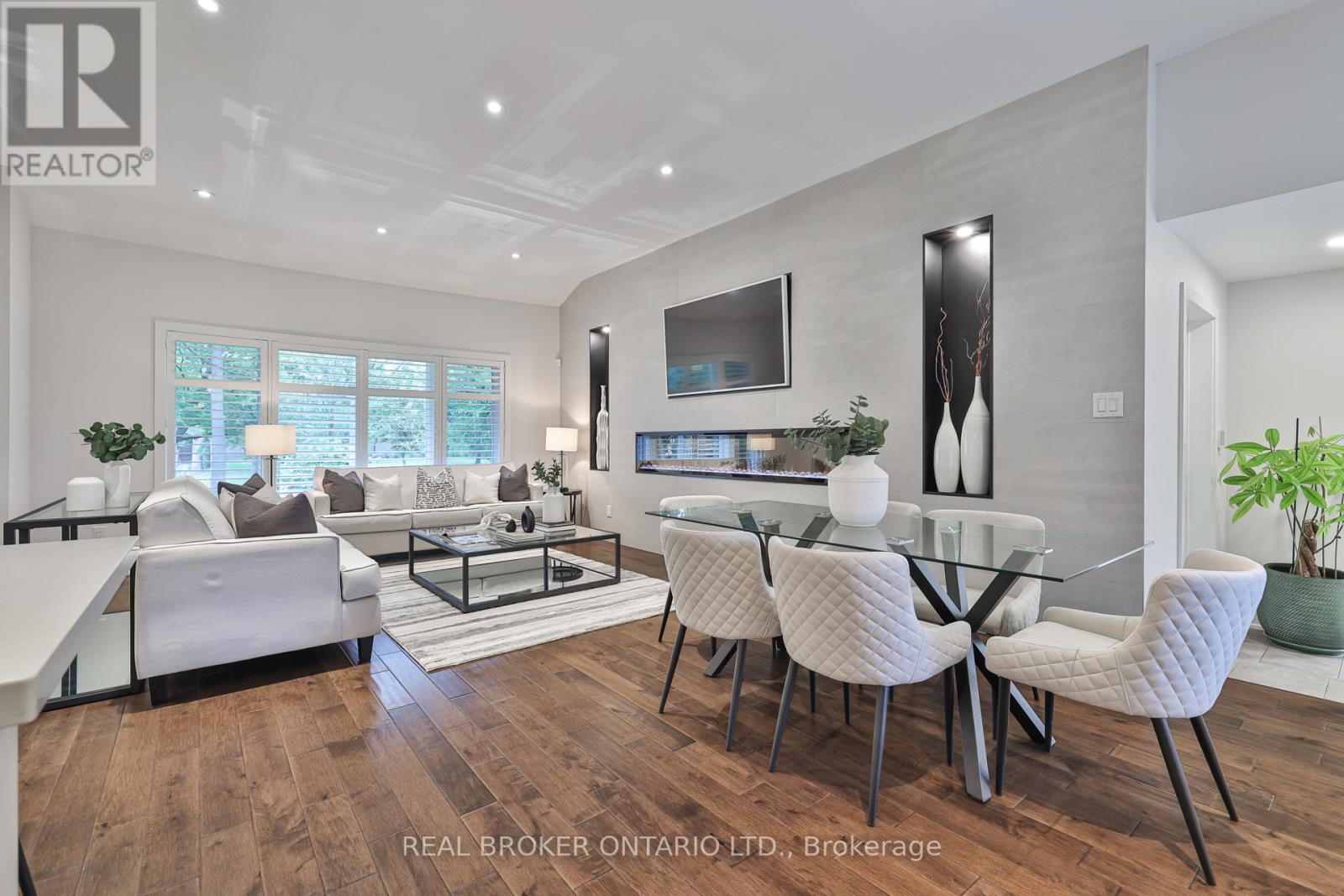 Photo 7 of 2054 Rebecca Street, Oakville ON