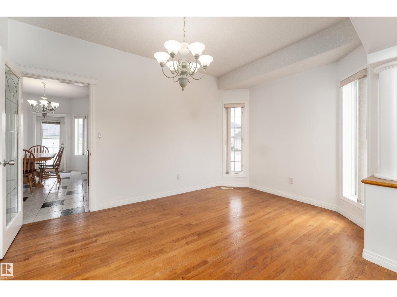 Photo 9 of 15803 91 St Nw, Edmonton AB
