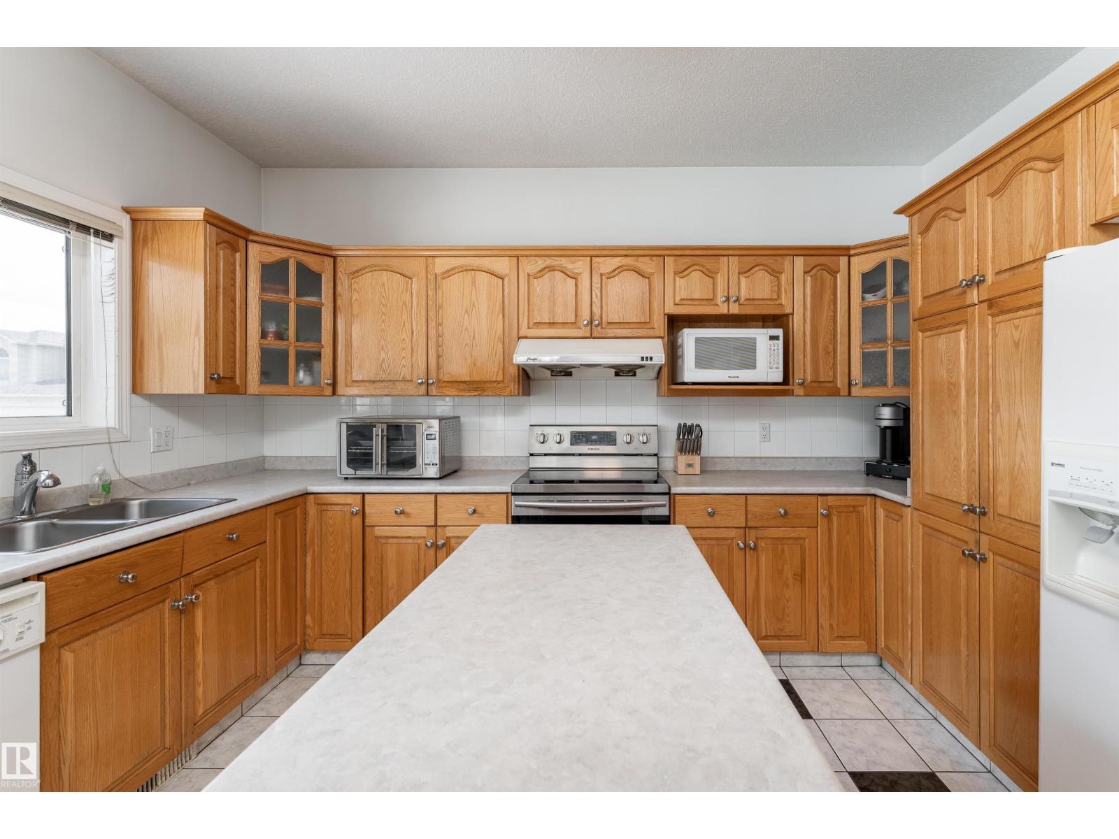 Photo 11 of 15803 91 St Nw, Edmonton AB
