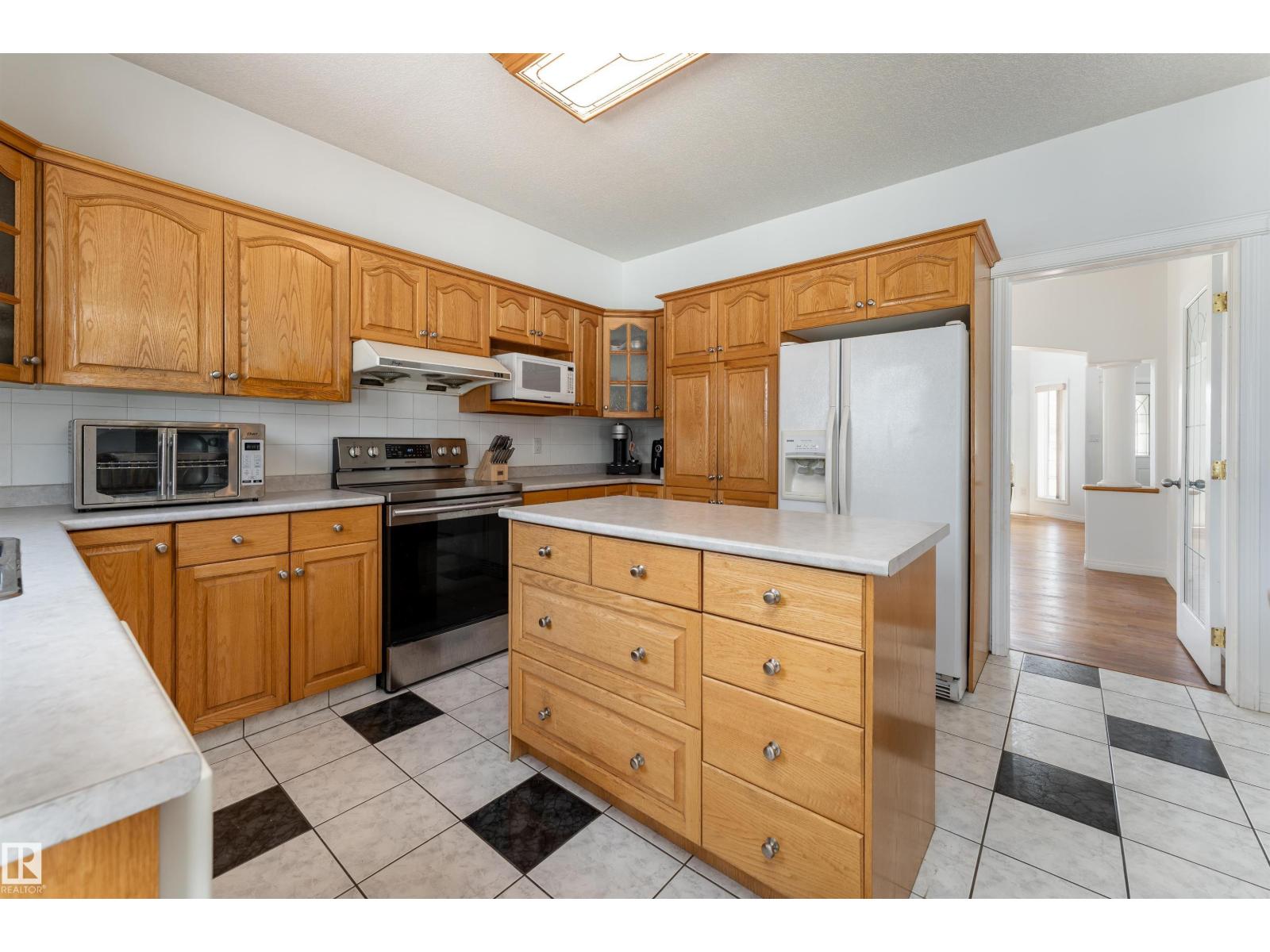 Photo 10 of 15803 91 St Nw, Edmonton AB
