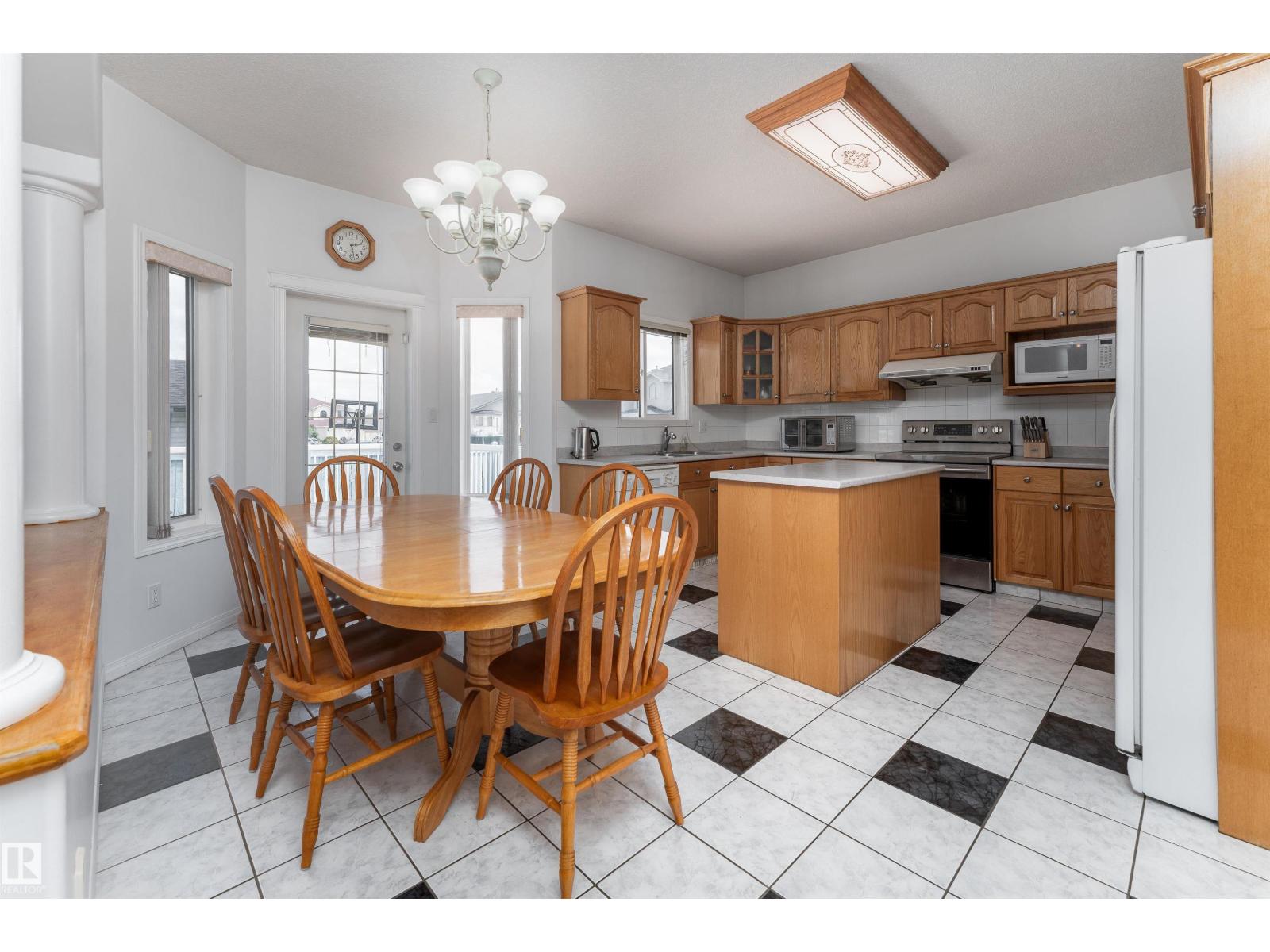 Photo 13 of 15803 91 St Nw, Edmonton AB