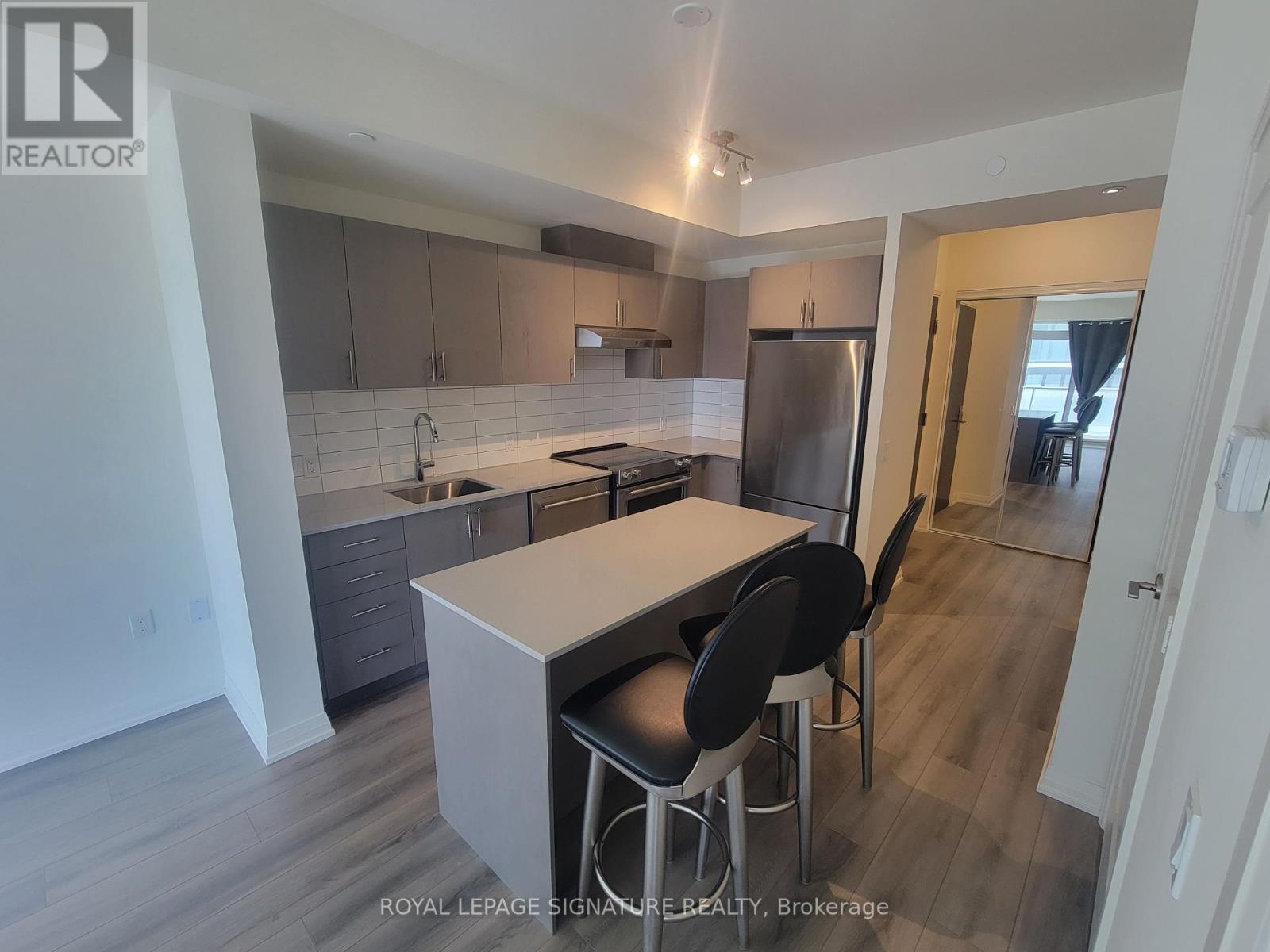 Photo 10 of 807 9000 Jane Street, Vaughan ON