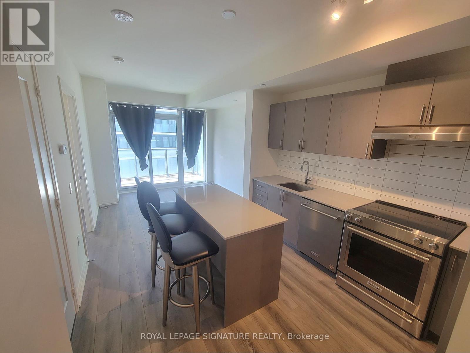 Photo 2 of 807 9000 Jane Street, Vaughan ON
