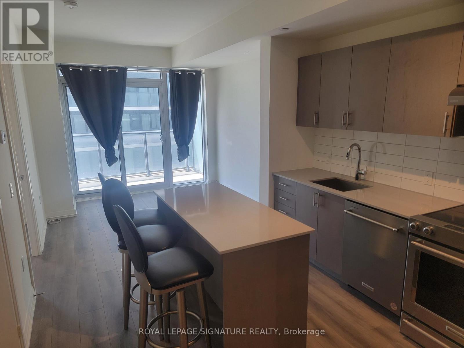 Photo 3 of 807 9000 Jane Street, Vaughan ON