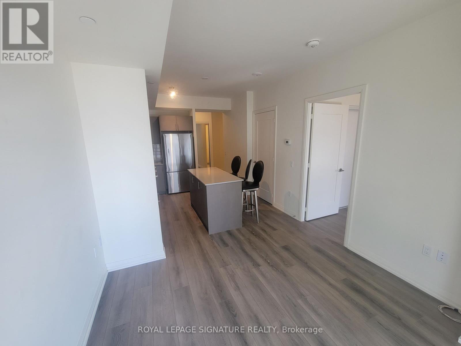 Photo 4 of 807 9000 Jane Street, Vaughan ON