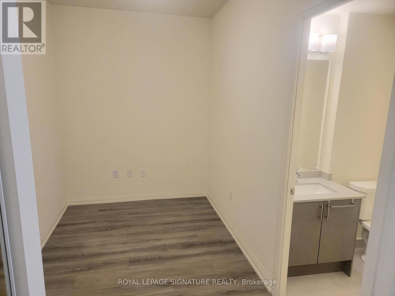 Photo 5 of 807 9000 Jane Street, Vaughan ON