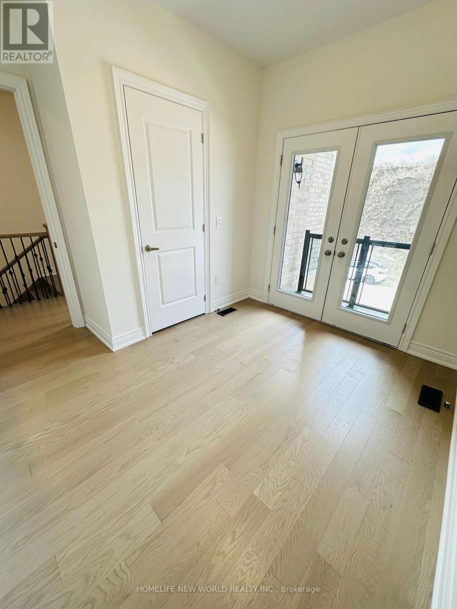 Photo 11 of 109 Tempel Street, Richmond Hill ON