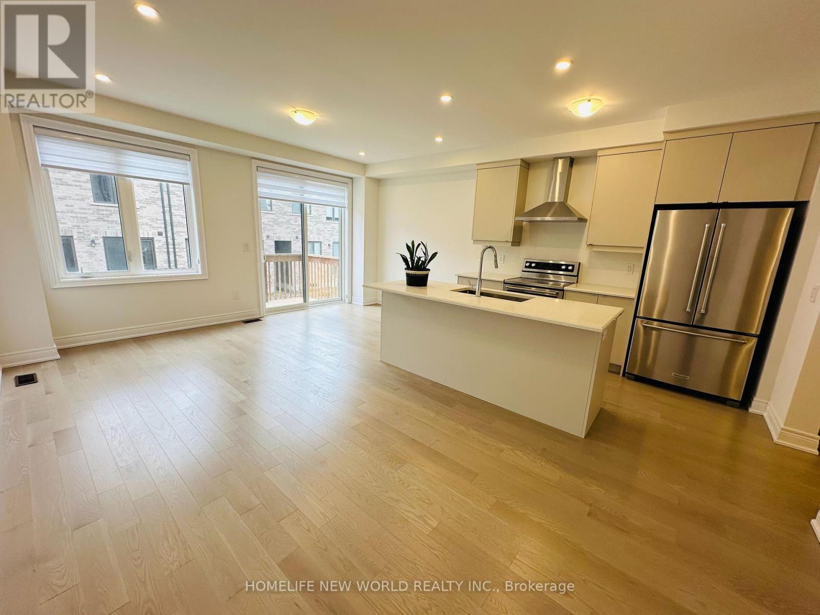 Photo 4 of 109 Tempel Street, Richmond Hill ON