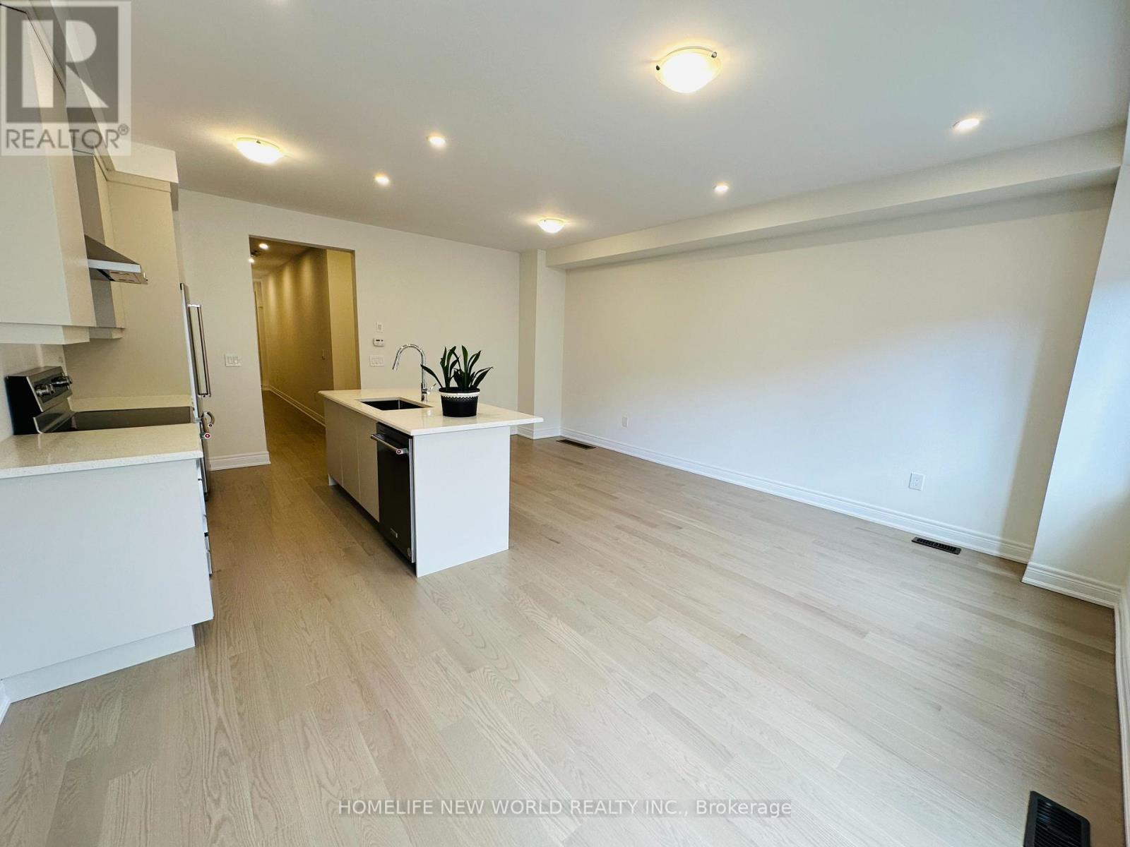 Photo 6 of 109 Tempel Street, Richmond Hill ON