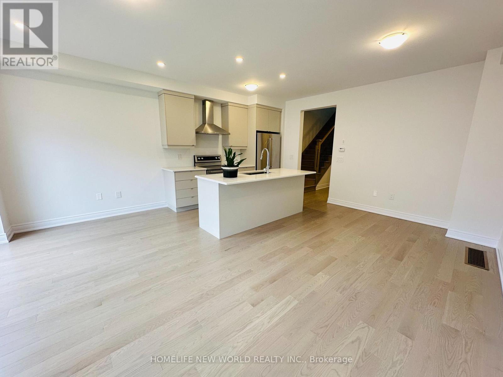 Photo 7 of 109 Tempel Street, Richmond Hill ON
