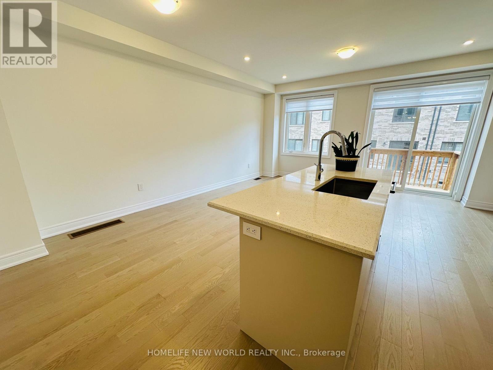 Photo 8 of 109 Tempel Street, Richmond Hill ON