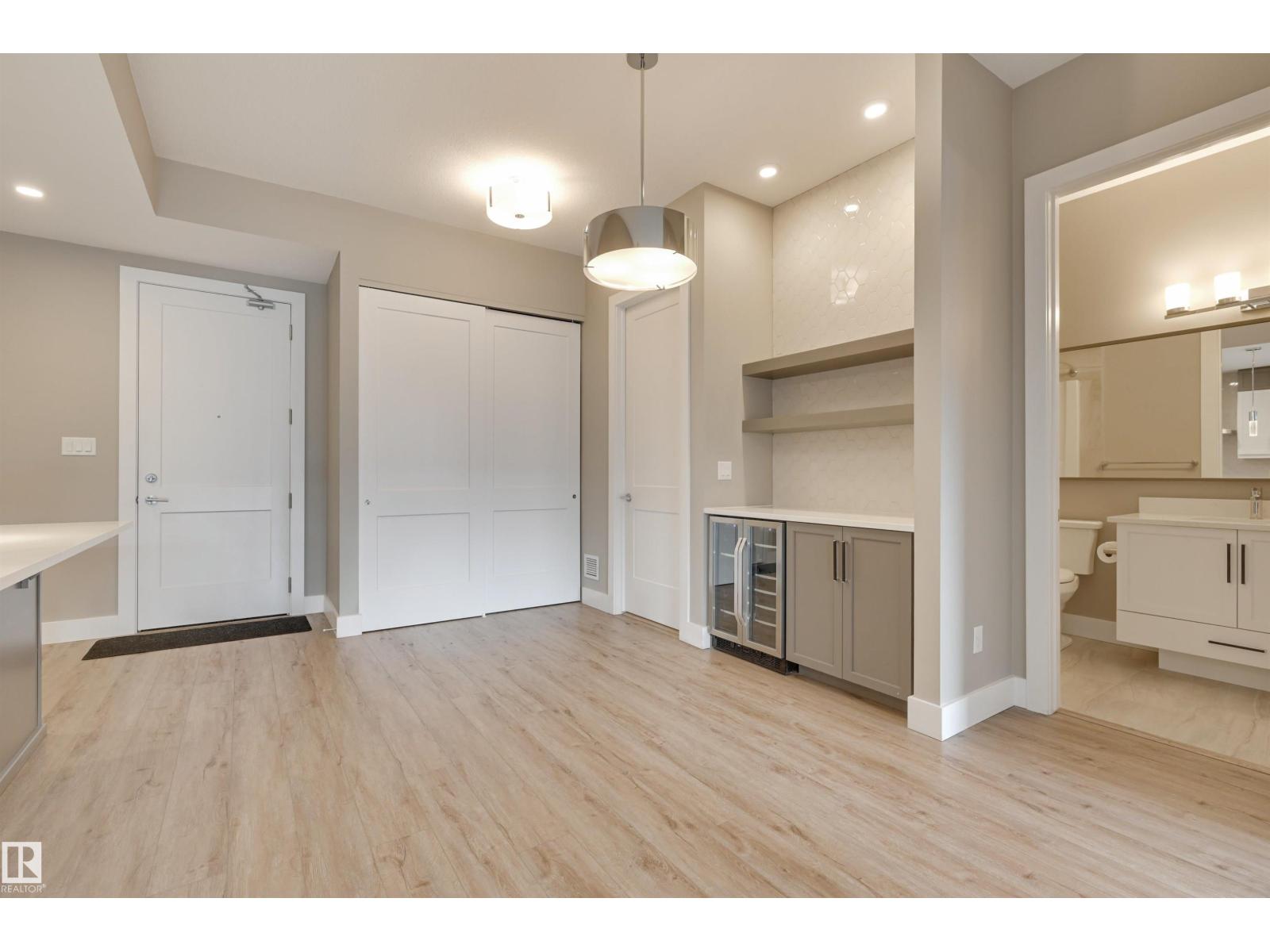 Photo 3 of 406 528 Griesbach Pr Nw, Edmonton AB