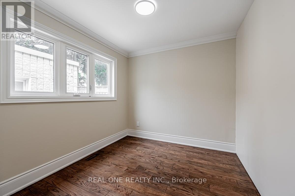 Photo 12 of 30 Herkley Drive, Brampton ON