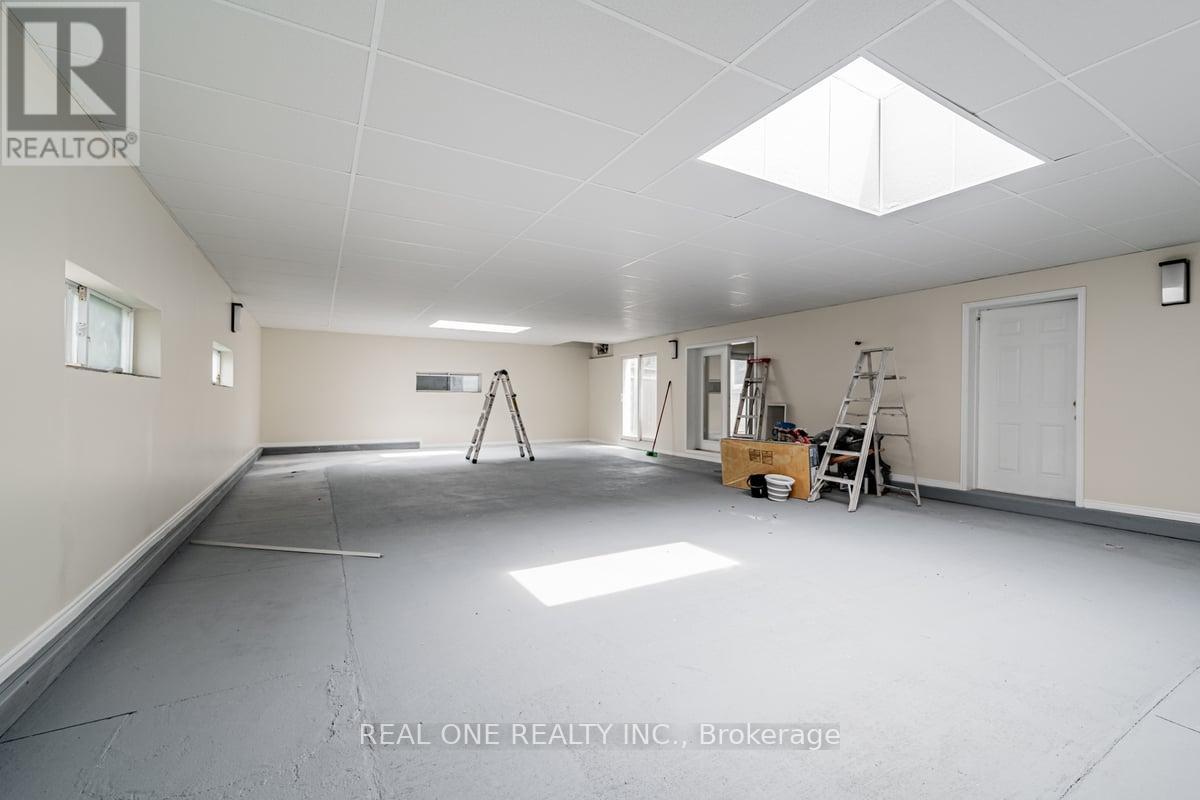 Photo 15 of 30 Herkley Drive, Brampton ON