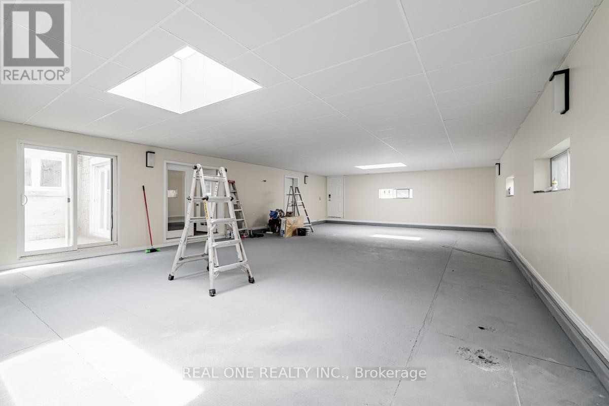 Photo 16 of 30 Herkley Drive, Brampton ON