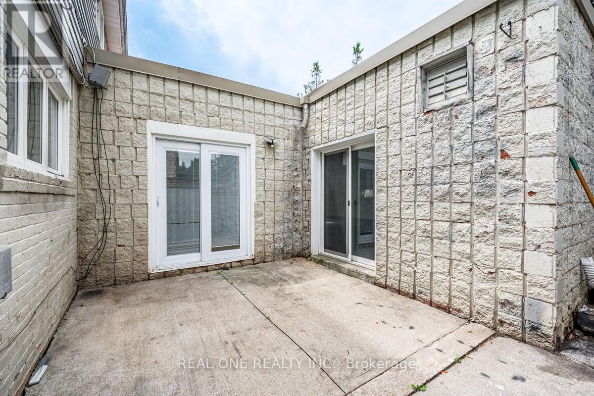 Photo 17 of 30 Herkley Drive, Brampton ON
