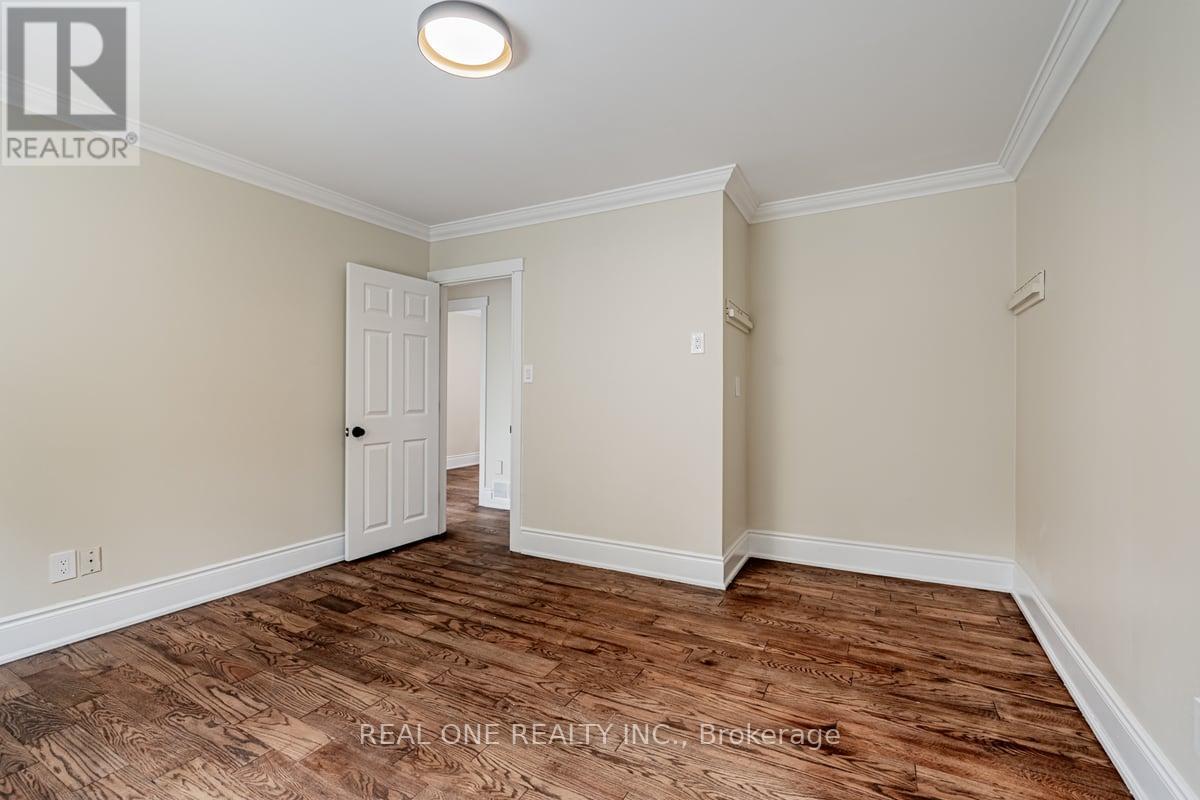 Photo 18 of 30 Herkley Drive, Brampton ON