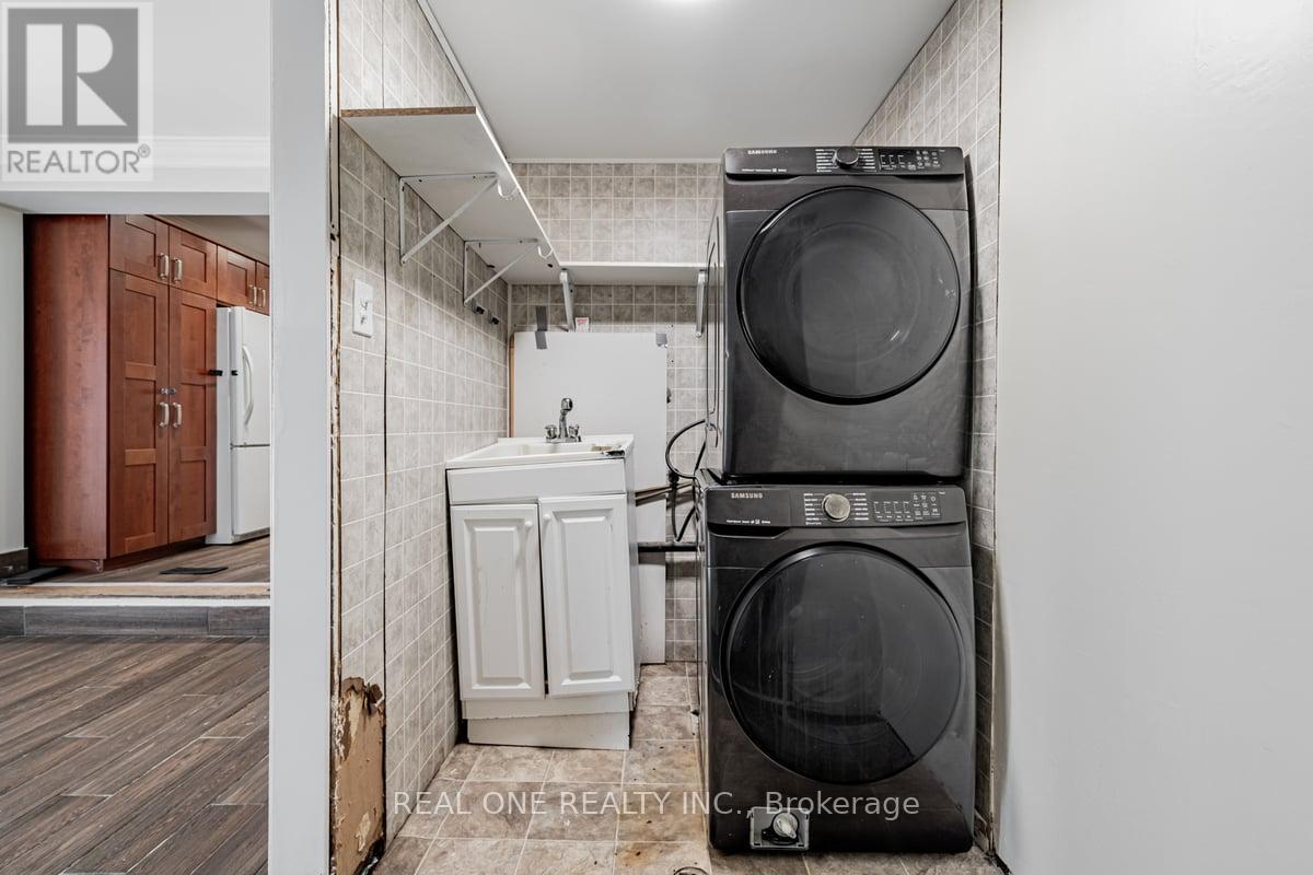 Photo 20 of 30 Herkley Drive, Brampton ON