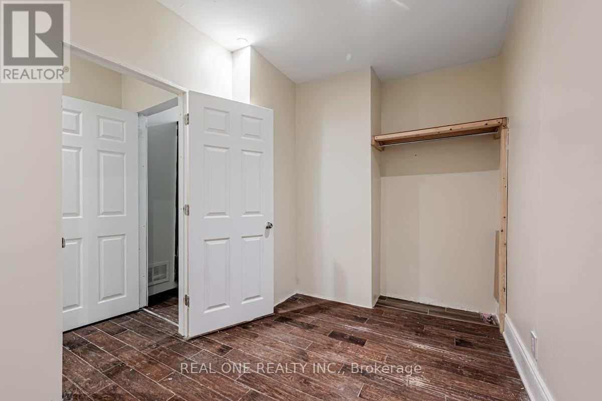 Photo 21 of 30 Herkley Drive, Brampton ON