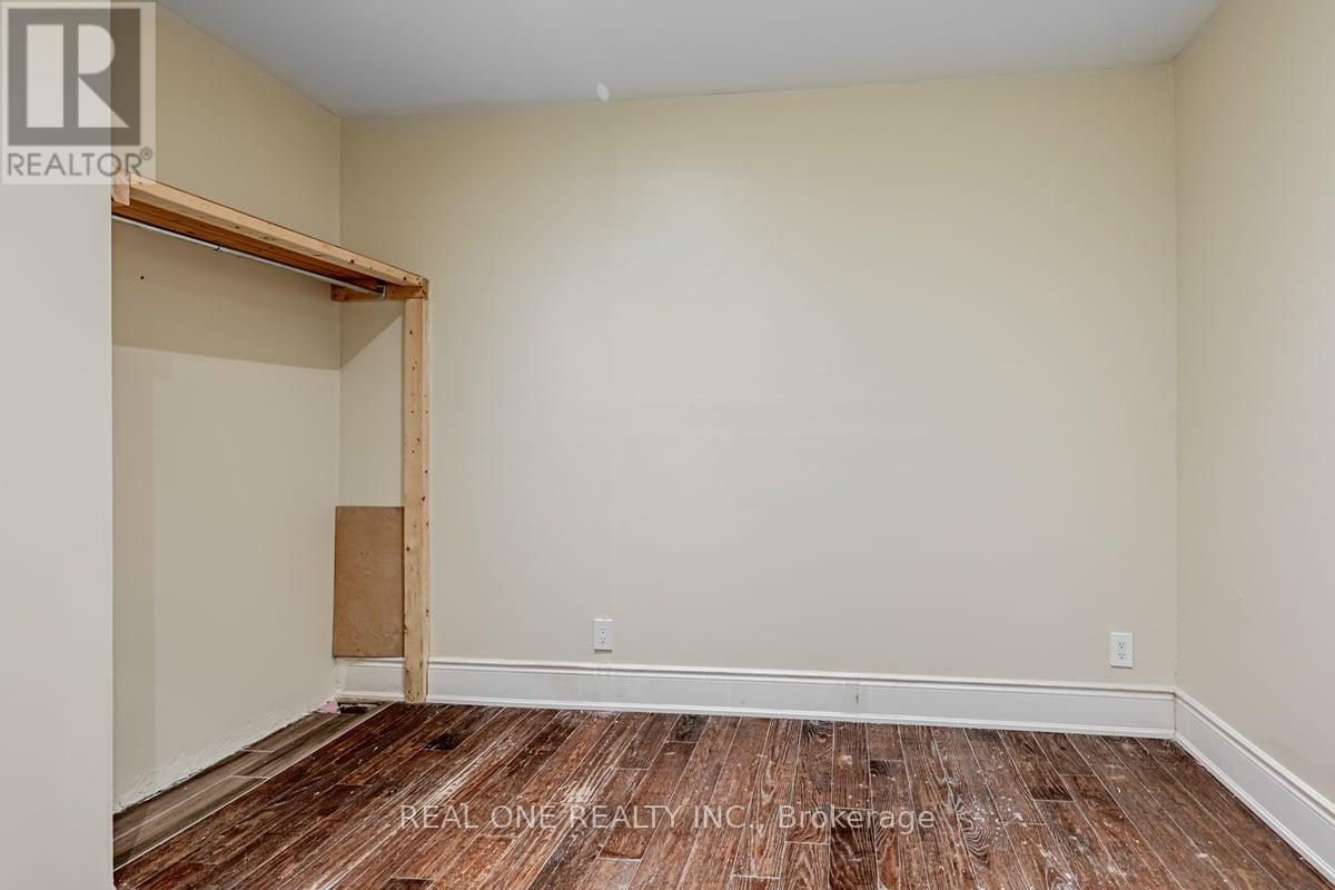 Photo 23 of 30 Herkley Drive, Brampton ON