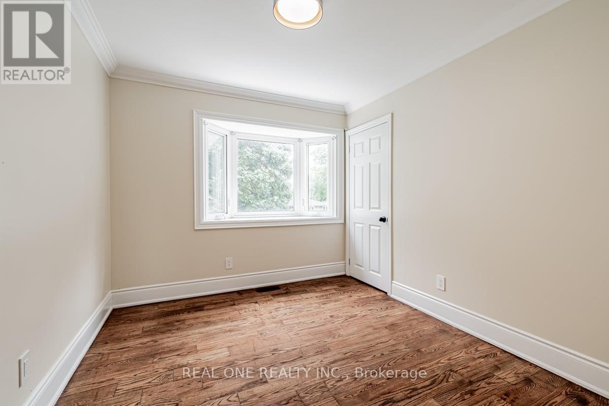 Photo 28 of 30 Herkley Drive, Brampton ON