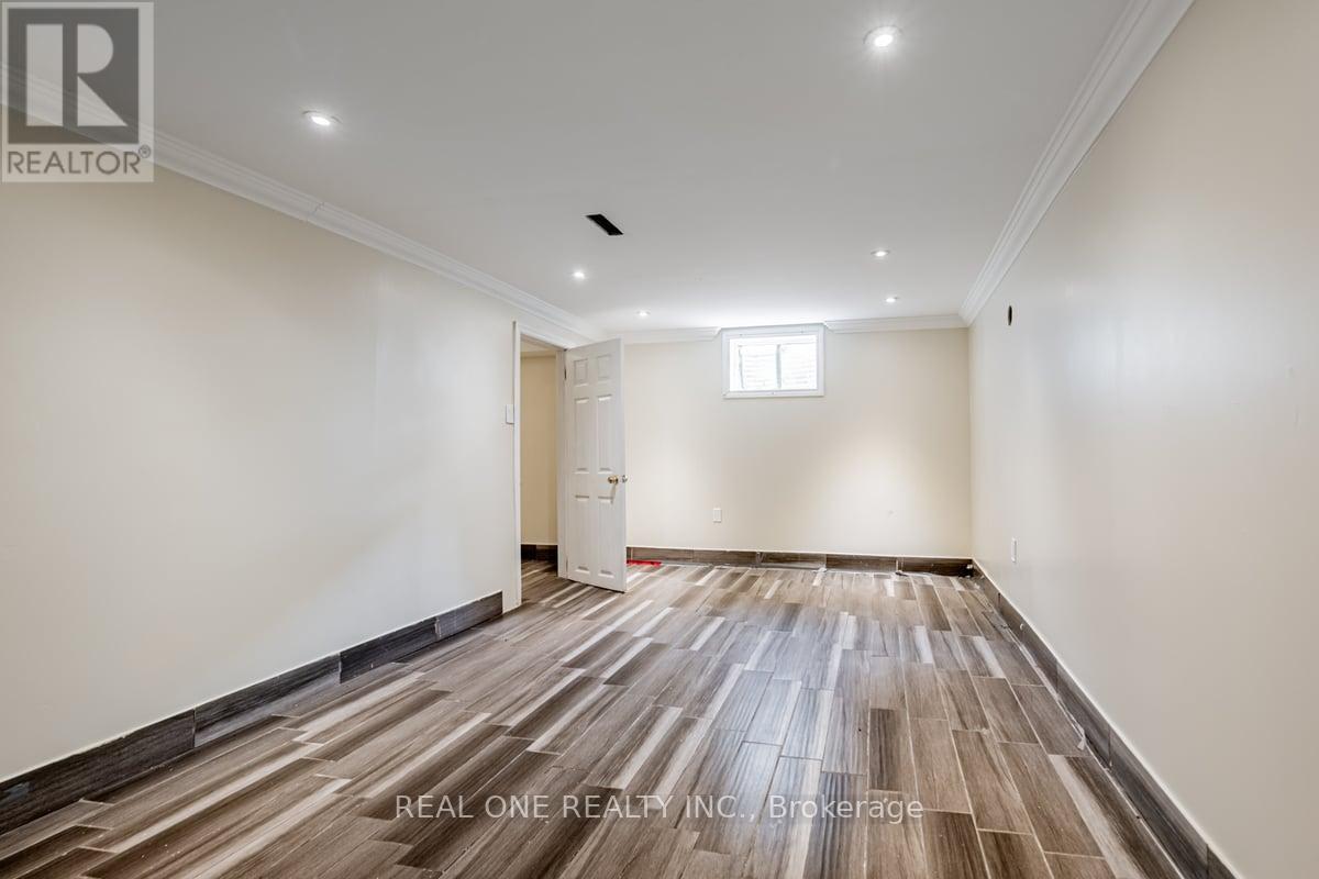 Photo 33 of 30 Herkley Drive, Brampton ON