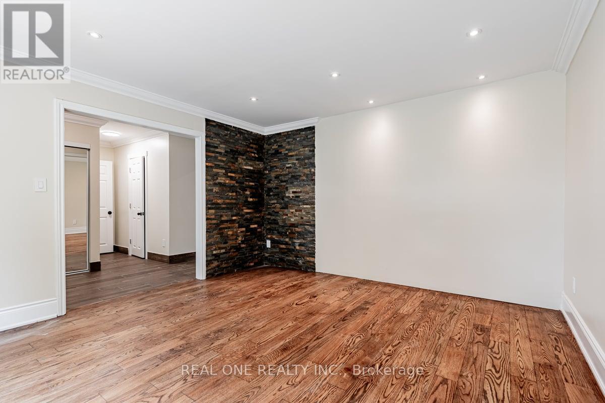 Photo 6 of 30 Herkley Drive, Brampton ON