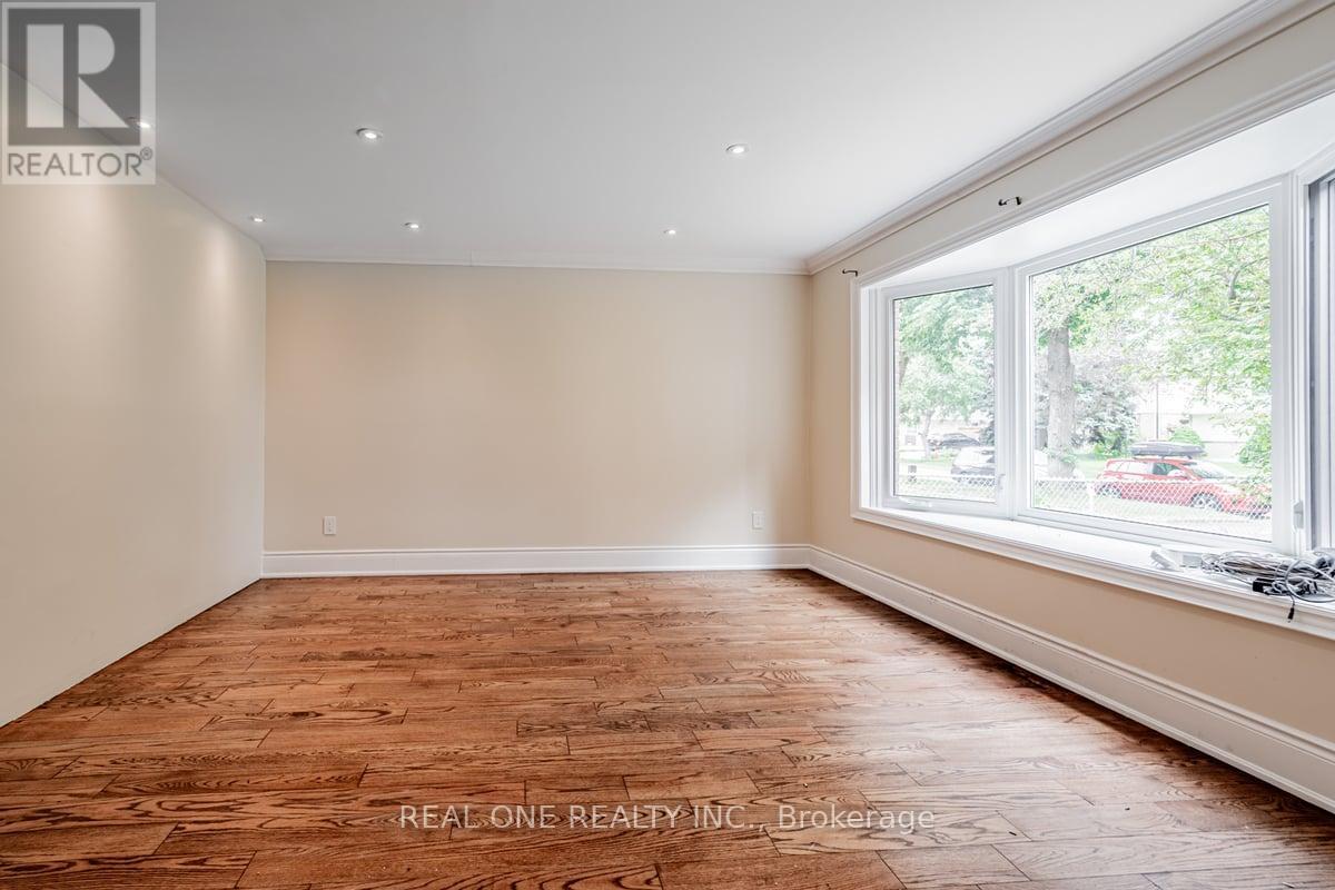 Photo 7 of 30 Herkley Drive, Brampton ON