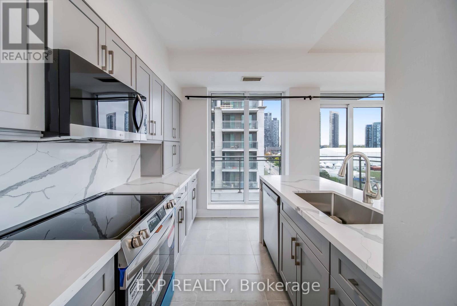 Photo 1 of 1003 2119 Lakeshore Boulevard W, Toronto ON