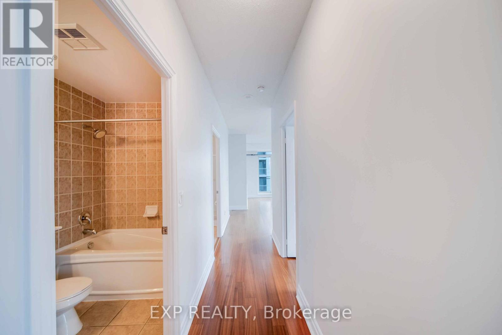 Photo 16 of 1003 2119 Lakeshore Boulevard W, Toronto ON