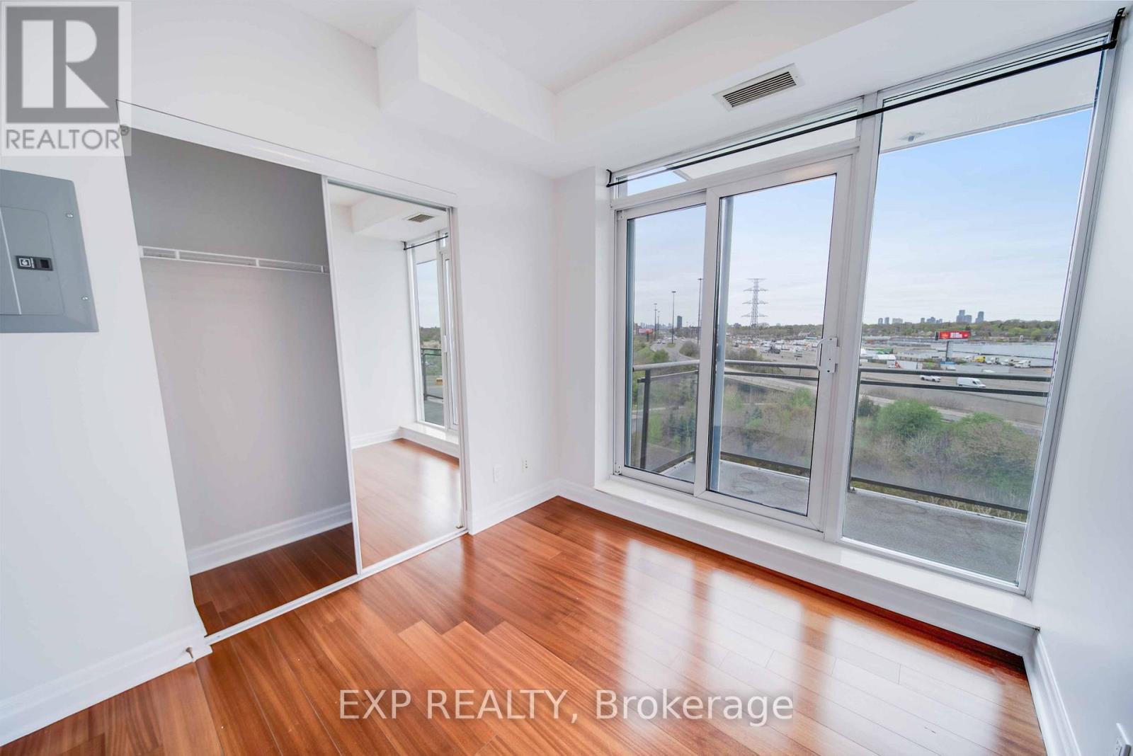 Photo 17 of 1003 2119 Lakeshore Boulevard W, Toronto ON