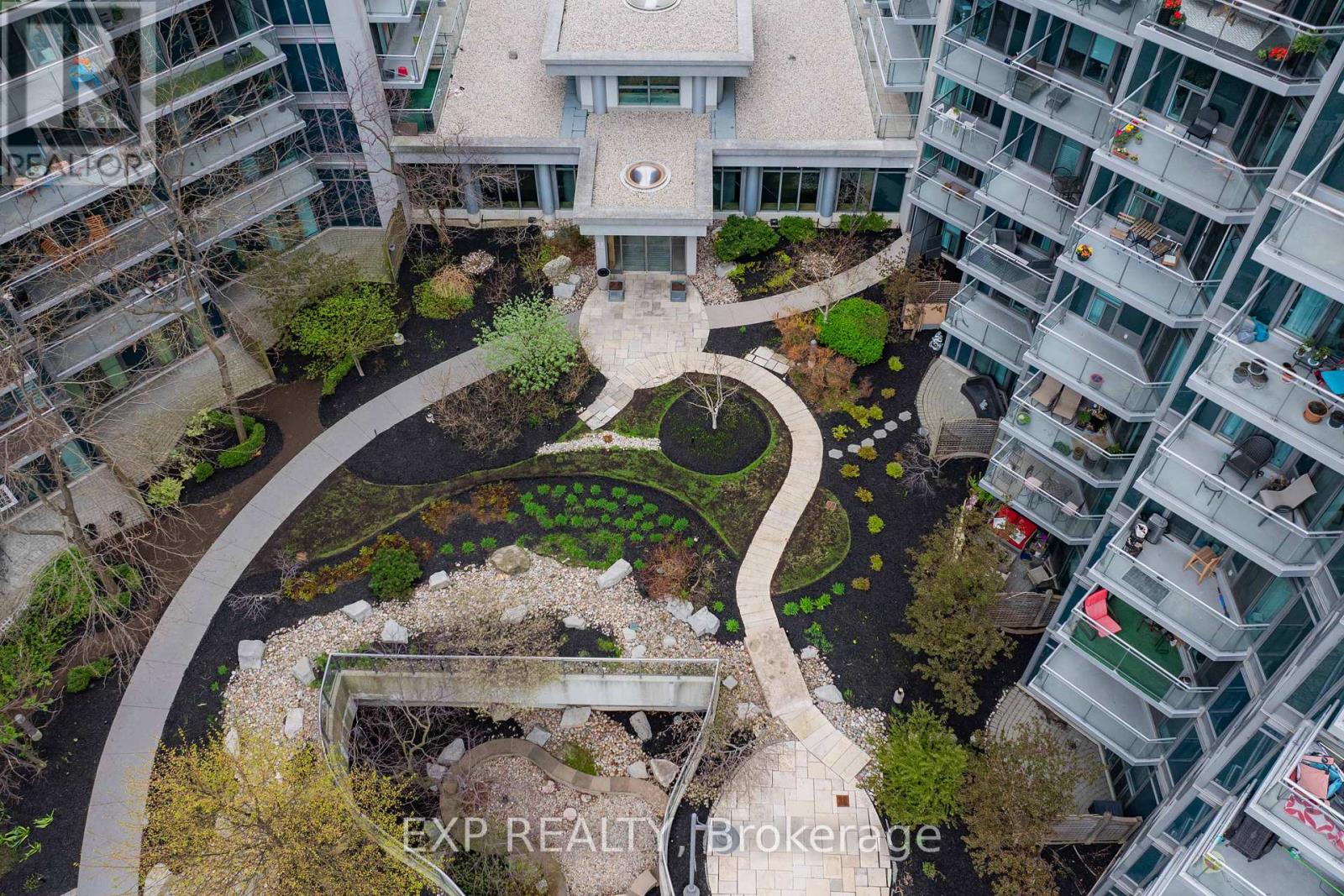 Photo 3 of 1003 2119 Lakeshore Boulevard W, Toronto ON