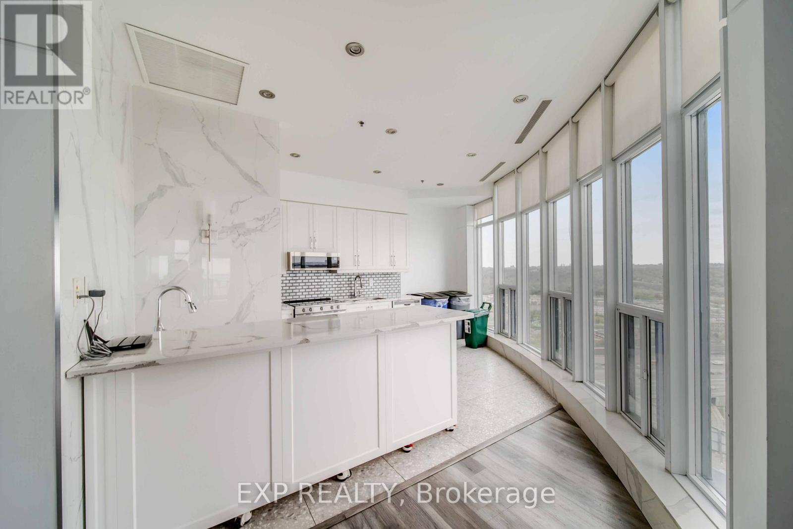 Photo 40 of 1003 2119 Lakeshore Boulevard W, Toronto ON