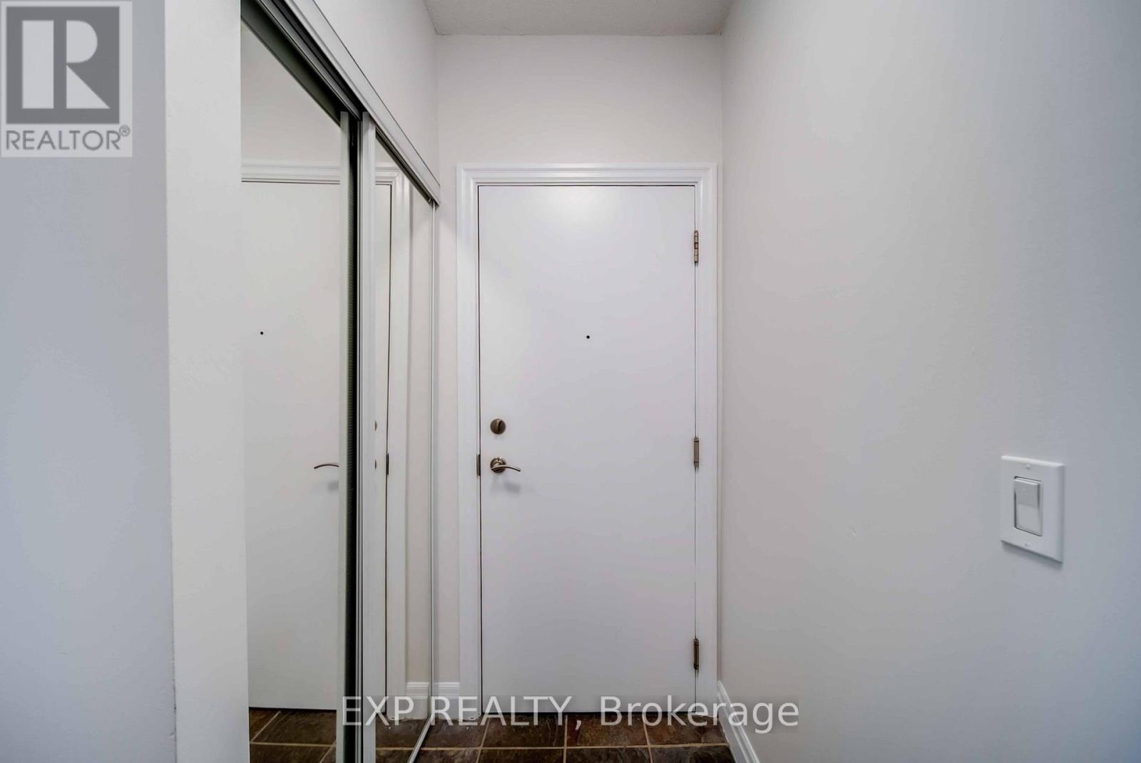 Photo 6 of 1003 2119 Lakeshore Boulevard W, Toronto ON