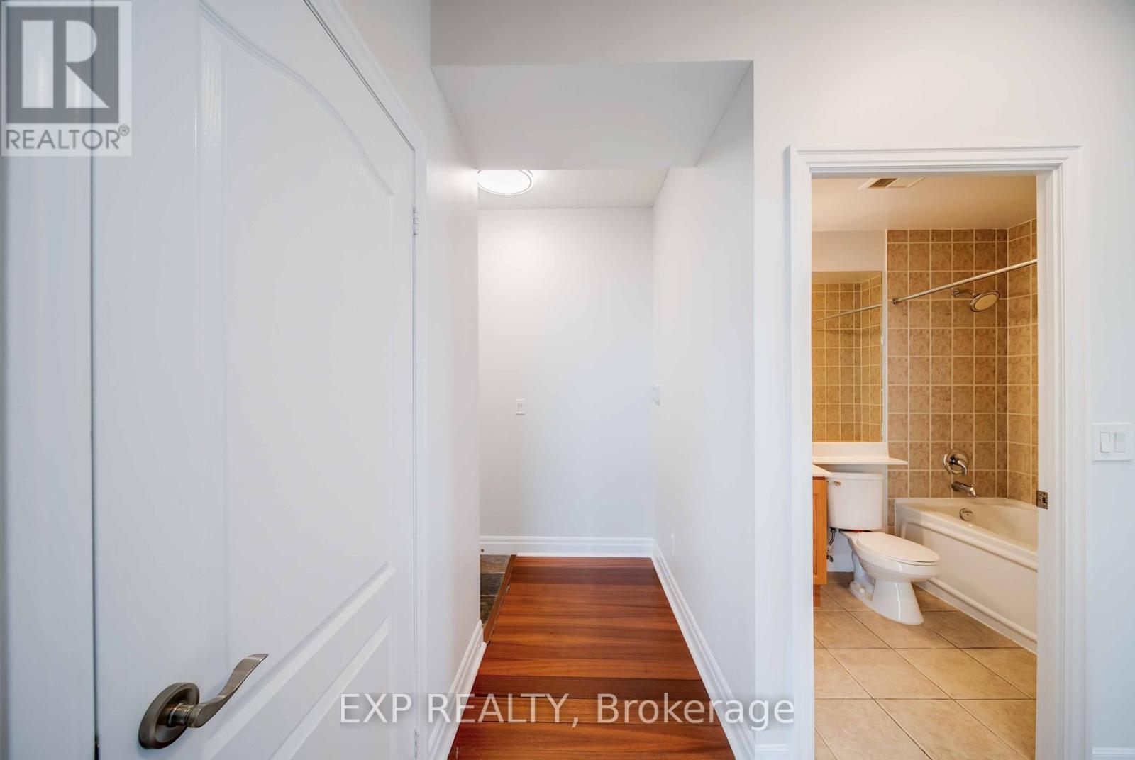 Photo 8 of 1003 2119 Lakeshore Boulevard W, Toronto ON