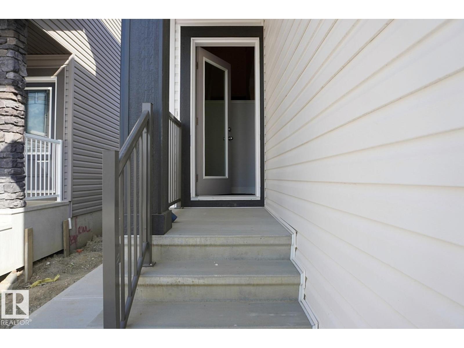 Photo 4 of 2013 209 A St Nw, Edmonton AB