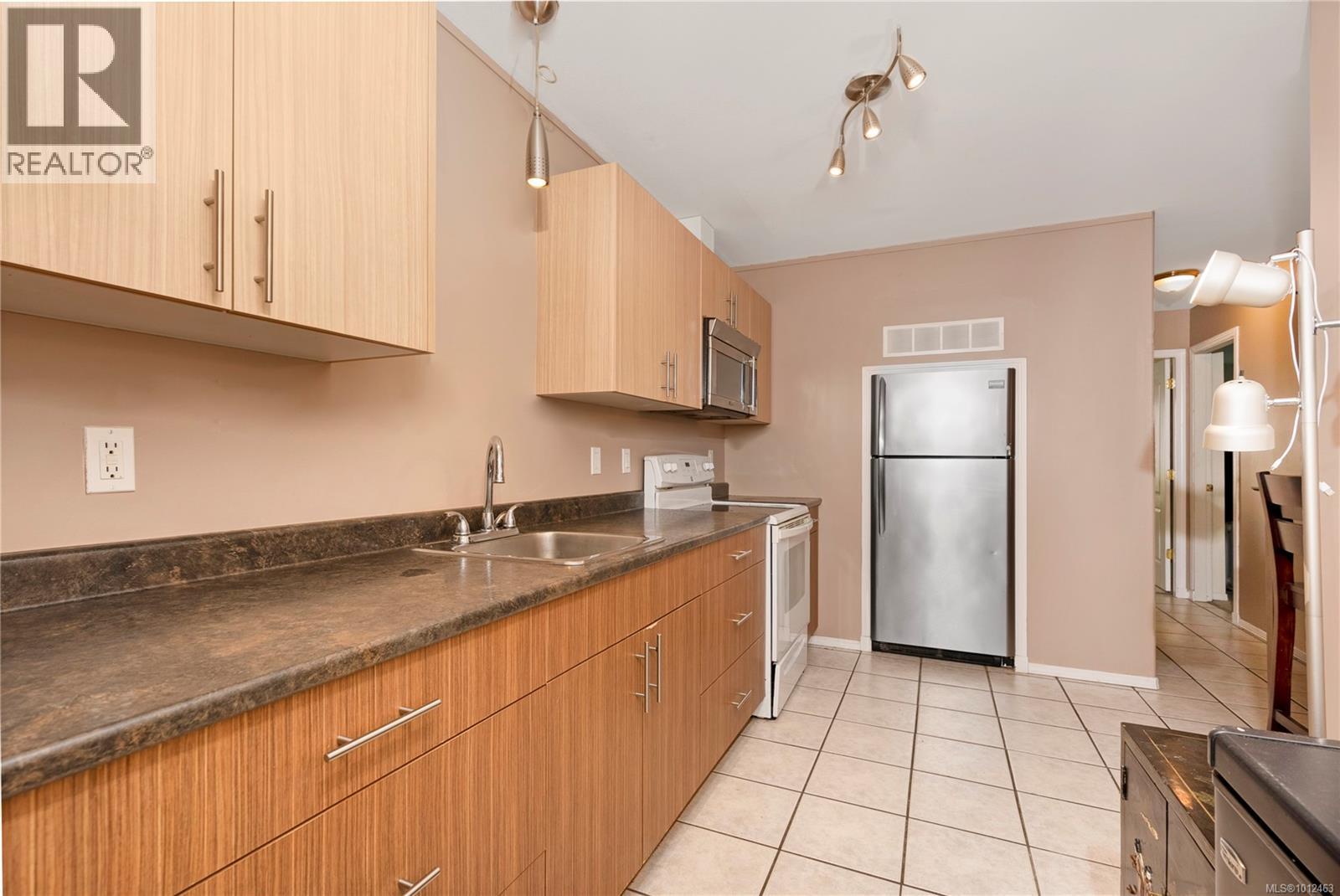 B 250 Centennial Dr, Courtenay