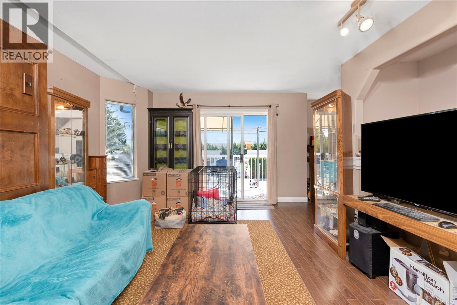 B 250 Centennial Dr, Courtenay